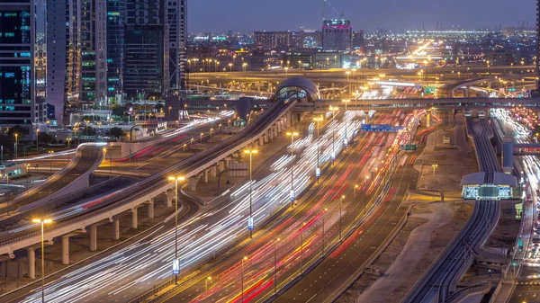 Vista aérea para a estrada Sheikh Zayed perto de Dubai Marina e JLT dia a noite timelapse, Dubai . — Fotografia de Stock