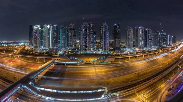 Luftaufnahme der Sheikh Zayed Road in der Nähe des Jachthafens von Dubai und jlt Zeitraffer, Dubai. — Stockfoto