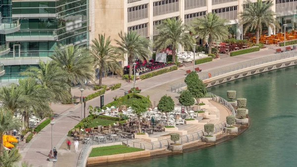 Vízparti sétányon Dubai Marina légi időzóna. Dubai, Egyesült Arab Emírségek — Stock Fotó