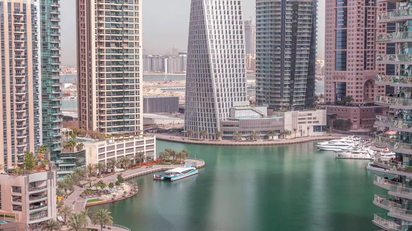 Paseo marítimo en Dubai Marina timelapse aéreo. Dubai, Emiratos Árabes Unidos — Foto de Stock