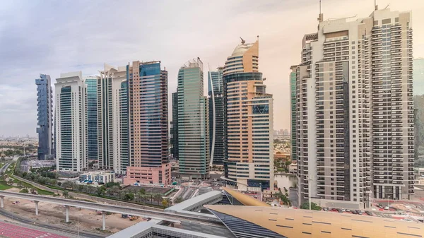 Вигляд згори на дорогу шейха Заєда біля Дубай Марина і Джпліт Тімелапс, Дубай. — стокове фото