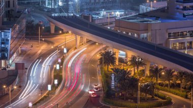 Hava görüntüsü Dubai marina caddesine. İnşaat alanı da arka planda..