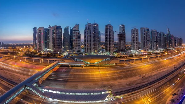 Vista aérea de la carretera Sheikh Zayed cerca de Dubai Marina y JLT noche al día timelapse, Dubai . —  Fotos de Stock