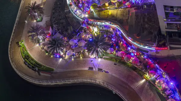 Strandpromenad i Dubai Marina antenn natt timelapse. Dubai, Förenade Arabemiraten — Stockfoto