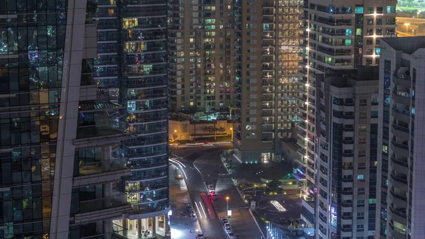 Vista de varios rascacielos y torres en Dubai Marina desde arriba timelapse noche aérea —  Fotos de Stock