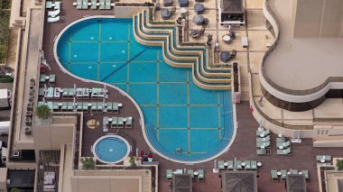 Dubai Marina Havuzu 'ndaki Çatı Havuzu' nda Havacılık Zamanı