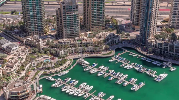 Dubai Marina porto com iates modernos ar timelapse — Fotografia de Stock