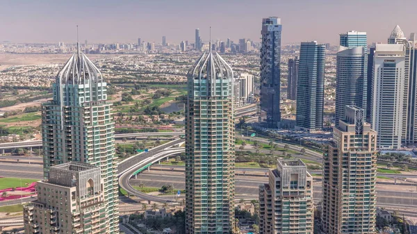 Dubai Marina rascacielos y torres de lago jumeirah vista desde el timelapse aéreo superior en los Emiratos Árabes Unidos . —  Fotos de Stock