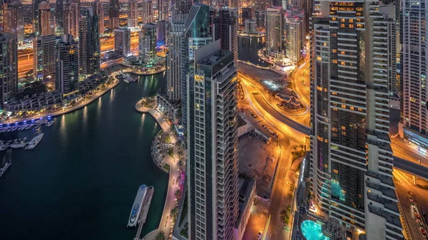 Dubai-Yachthafen-Wolkenkratzer und Jumeirah-Seetürme Blick von der obersten Antenne Nacht auf Tag Zeitraffer in den Vereinigten Arabischen Emiraten. — Stockfoto