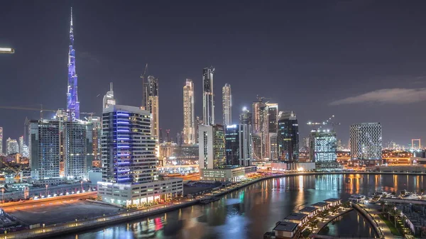 Het ritme van de stad Dubai in de buurt van kanaal luchtfoto timelapse — Stockfoto