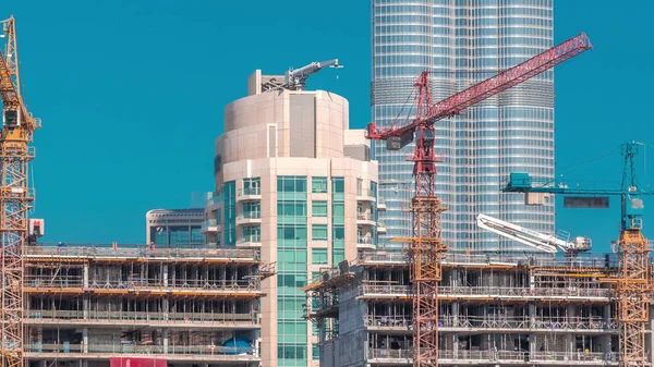 Bouw van nieuwe moderne wolkenkrabbers in luxe Dubai stad, Verenigde Arabische Emiraten — Stockfoto