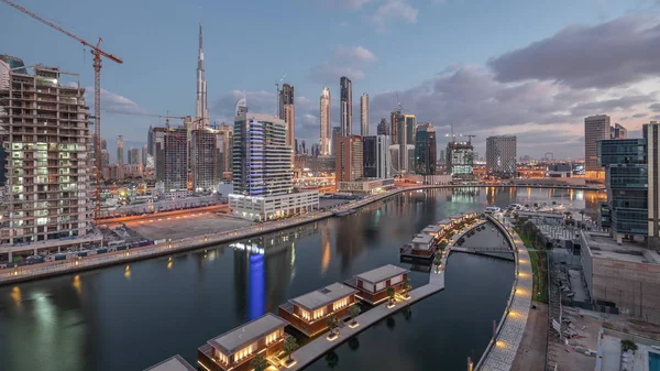 The rhythm of the city of Dubai from night to morning aerial timelapse — Stock Photo, Image