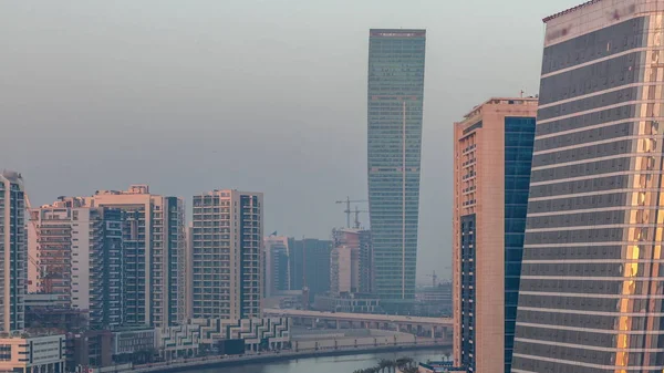 Rytmen i staden Dubai från natt till morgon antenn timelapse — Stockfoto