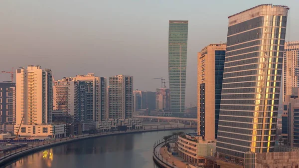 Vue aérienne des nouveaux gratte-ciel modernes dans le luxe Dubaï timelapse — Photo