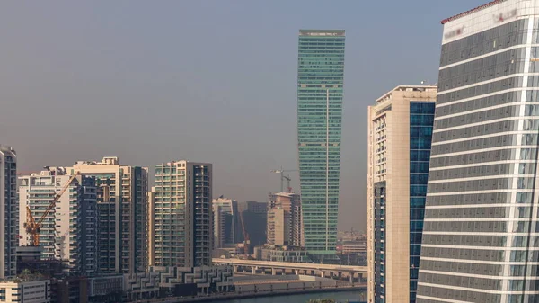 Vista aérea de los nuevos rascacielos modernos de lujo Dubai timelapse —  Fotos de Stock