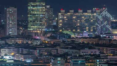 Gece vakti Dubai 'nin havadan görüntüsü