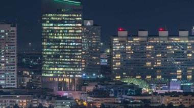 Gece vakti Dubai 'nin havadan görüntüsü