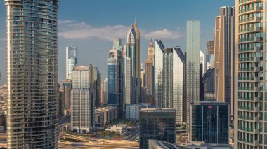Modern gökdelenler timelapse ile Dubai Uluslararası Finans Merkezi ilçe