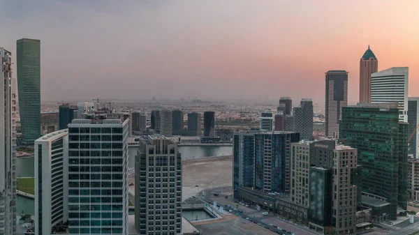Ділова вежа Дубая у вечірньому повітряному таймелапсі.. — стокове фото
