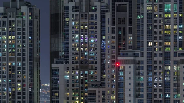 Luzes de janelas de escritórios em Dubai Aerial Timelapse — Fotografia de Stock