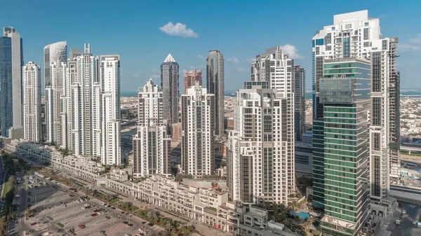 Сучасний житловий і офісний комплекс з багатьма вежами в Бізнес-Бей, Дубай, Уе. — стокове фото