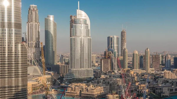 Csodálatos légi kilátás Dubai belvárosában felhőkarcolók esti timelapse, Dubai, Egyesült Arab Emírségek — Stock Fotó