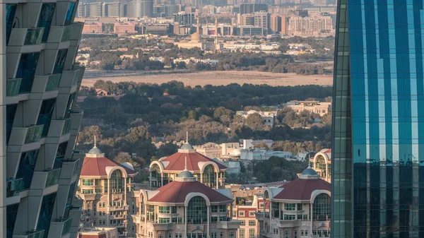 Повітряний вид на околиці Дейра і Дубай з типовими старими і сучасними будівлями timelapse. — стокове фото