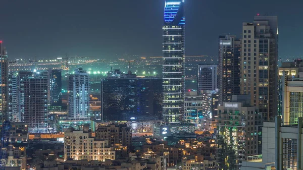 Verbazingwekkende luchtfoto van Dubai Downtown wolkenkrabbers Night timelapse, Dubai, Verenigde Arabische Emiraten — Stockfoto