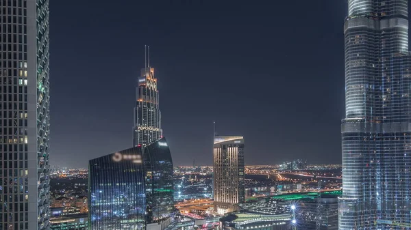 Panoramatický panoramatický výhled na centrum Dubaje s nákupním centrem, fontánami a mrakodrapy letecké noci — Stock fotografie