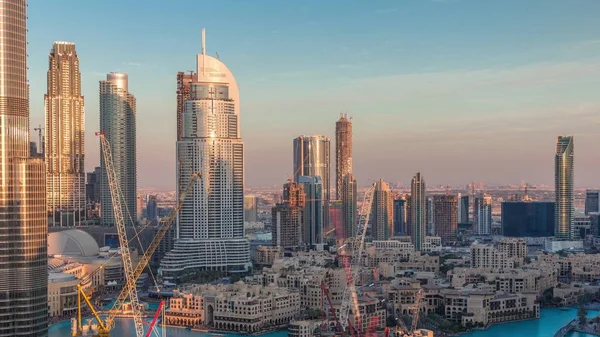 Καταπληκτική θέα στο κέντρο του Ντουμπάι ουρανοξύστες βράδυ timelapse, Ντουμπάι, Ηνωμένα Αραβικά Εμιράτα — Φωτογραφία Αρχείου
