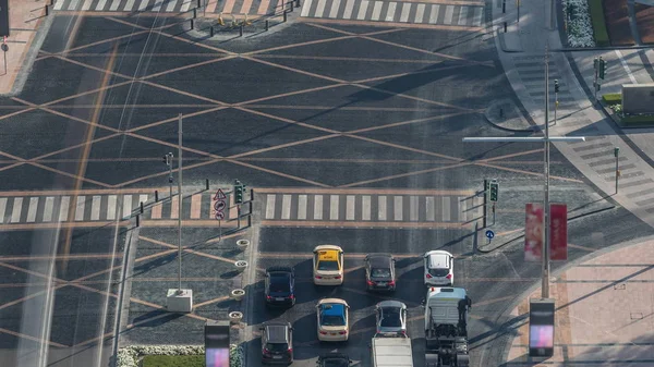 Вид на перехрестя з багатьма транспортними засобами в дорозі Timelapse Air — стокове фото