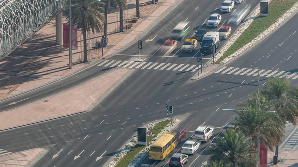 Ansicht der Kreuzung mit vielen Transporten im Stau Zeitraffer Antenne — Stockfoto