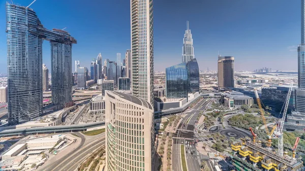 Luftaufnahme neuer Wolkenkratzer und hoher Gebäude im Zeitraffer — Stockfoto
