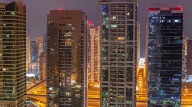 Jumeirah göl kuleleri konut ve ofis binaları Dubai'de gündüz timelapse ilçe gece