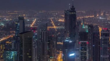 Dubai Downtown silueti fütüristik cityscape birçok gökdelenler ve Burj Khalifa hava gece gündüz timelapse ile.