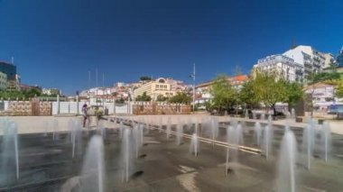 Lizbon şehir merkezinde Martim Moniz Meydanı 'ndaki çeşme.