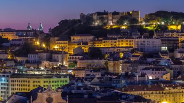 Lisboa paisaje urbano aéreo horizonte noche al día timelapse desde el punto de vista de San Pedro de Alcántara, Portugal — Vídeo de stock
