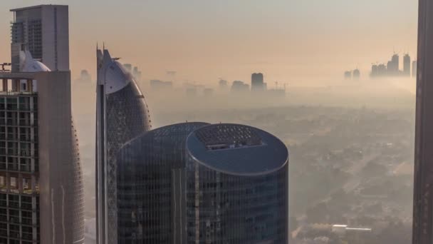 Dubaï centre-ville au lever du soleil doré scène du matin timelapse . — Video