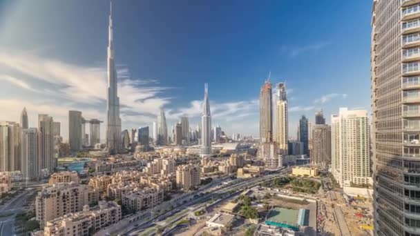 Dubai Downtown skyline timelapse med Burj Khalifa och andra torn paniramic utsikt från toppen i Dubai — Stockvideo