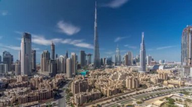 Dubai Downtown siluet timelapse Burj Khalifa ve diğer kuleleri ile Dubai'de üstten paniramic görünümü