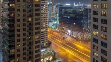 Modern mimarisi ile Dubai şehir merkezi ve Business bay gece timelapse.
