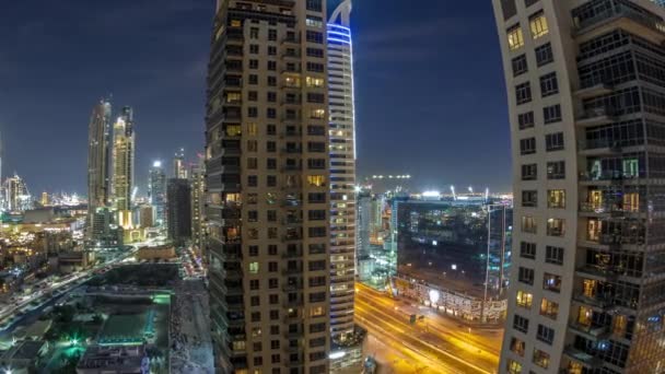 Nádherná panorama města Dubaje a obchodní zátoka s moderní architekturou v noci s časovou docházky. — Stock video