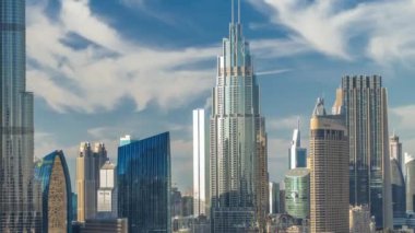 Dubai Downtown siluet timelapse Burj Khalifa ve diğer kuleleri ile Dubai'de üstten paniramic görünümü