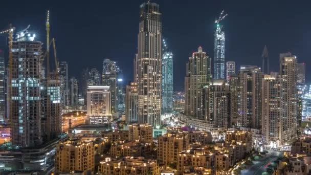 Hermoso horizonte del centro de Dubái y la bahía de negocios con arquitectura moderna noche timelapse . — Vídeo de stock