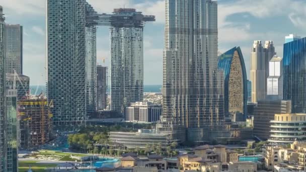 Dubai Centro horizonte timelapse con Burj Khalifa y otras torres vista panirámica desde la parte superior de Dubai — Vídeos de Stock