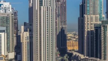 Modern mimariye sahip Dubai şehir merkezinin ve Business koyu'nun güzel silueti.