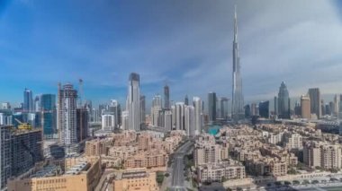 Dubai Downtown siluet timelapse Burj Khalifa ve diğer kuleleri ile Dubai'de üstten paniramic görünümü