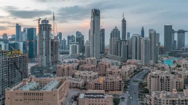 Dubai Innenstadt Skyline bei Sonnenuntergang Zeitraffer mit modernen Türmen paniramische Aussicht von oben in Dubai — Stockvideo