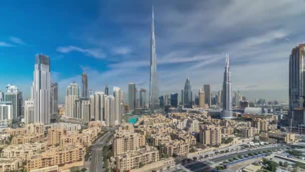 Dubai Centro horizonte timelapse con Burj Khalifa y otras torres vista panirámica desde la parte superior de Dubai — Vídeos de Stock