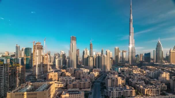 Dubai Downtown Skyline timelapse z Burdż Chalifa i innych wież podczas Sunrise paniramiczny widok z góry w Dubaju — Wideo stockowe